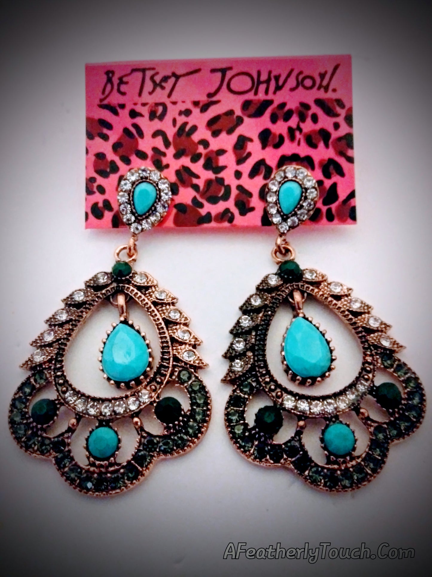 Elegant, unique, and Beautiful Betsey Johnson Bohiemiam style necklace
